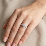 Load image into Gallery viewer, Elegant 925 Sterling Silver Halo Ring with Brilliant Round Cut Stone