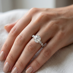 Load image into Gallery viewer, Stunning 925 Sterling Silver Solitaire Ring with Brilliant Cut Stone
