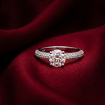 Load image into Gallery viewer, Stunning 925 Sterling Silver Solitaire Ring with Brilliant Cut Stone
