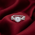 Load image into Gallery viewer, Stunning 925 Sterling Silver Solitaire Ring with Brilliant Cut Stone