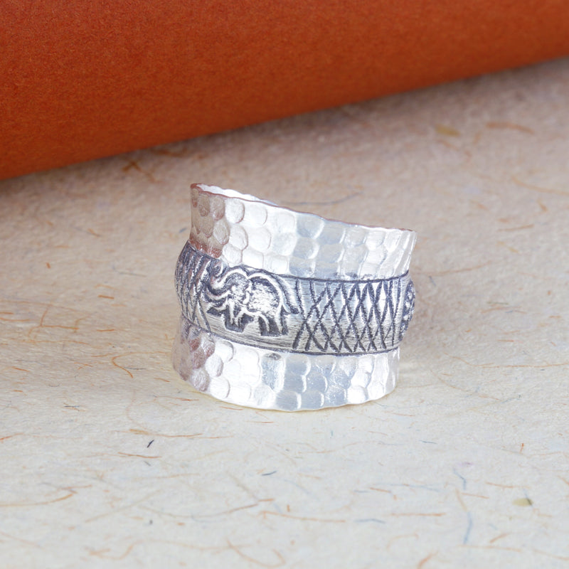 Handmade Hammered Textured with Elephant Motif 925 Sterling Silver Ring (Adjustable Ring Size)