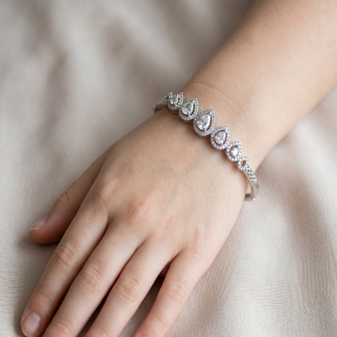 Pear Shape Aradhna 925 Sterling Silver Flexible Bracelet