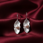 Load image into Gallery viewer, Oyster Pearl 925 Sterling Silver Dangling Hook Earrings for Women