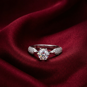 Elegant 925 Sterling Silver Halo Ring with Brilliant Round Cut Stone