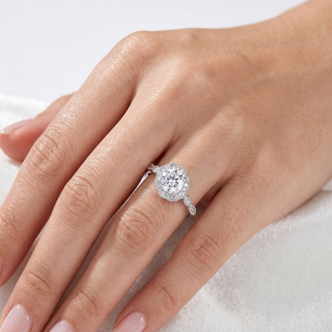 Stunning 925 Sterling Silver Solitaire Ring with Brilliant Cut Stone