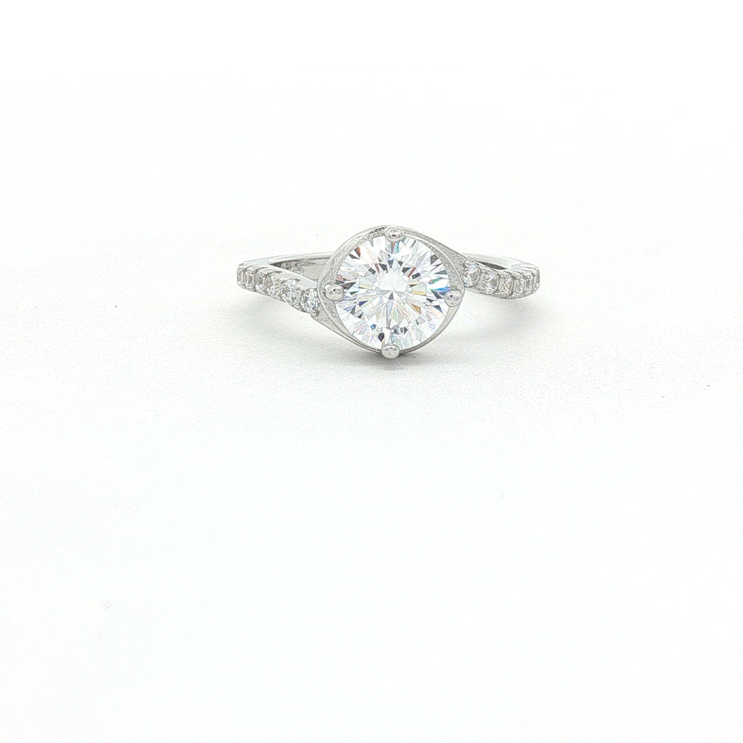 Stunning 925 Sterling Silver Solitaire Ring with Brilliant Cut Stone