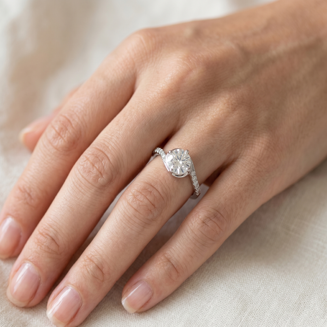 Stunning 925 Sterling Silver Solitaire Ring with Brilliant Cut Stone