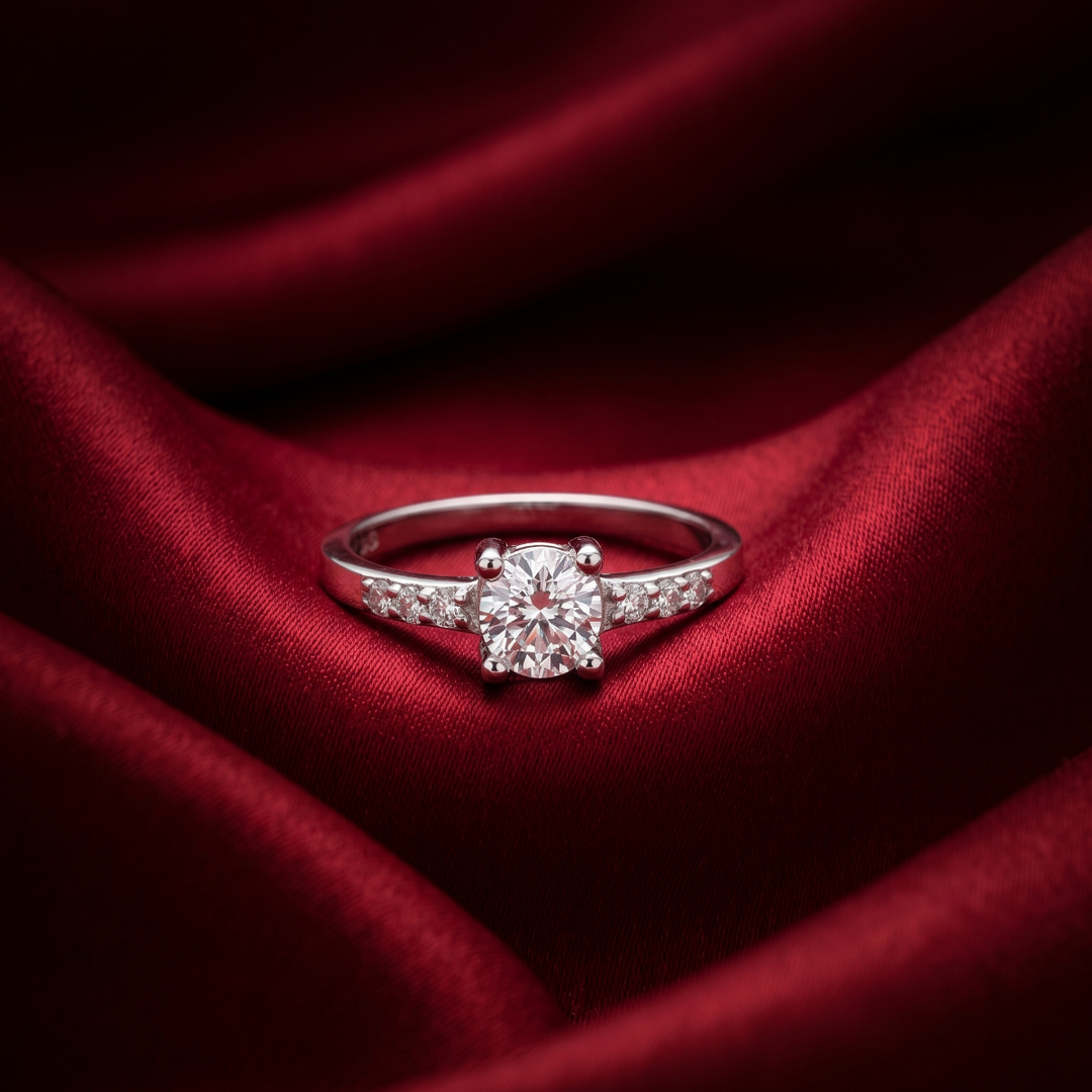 Stunning 925 Sterling Silver Solitaire Ring with Brilliant Cut Stone
