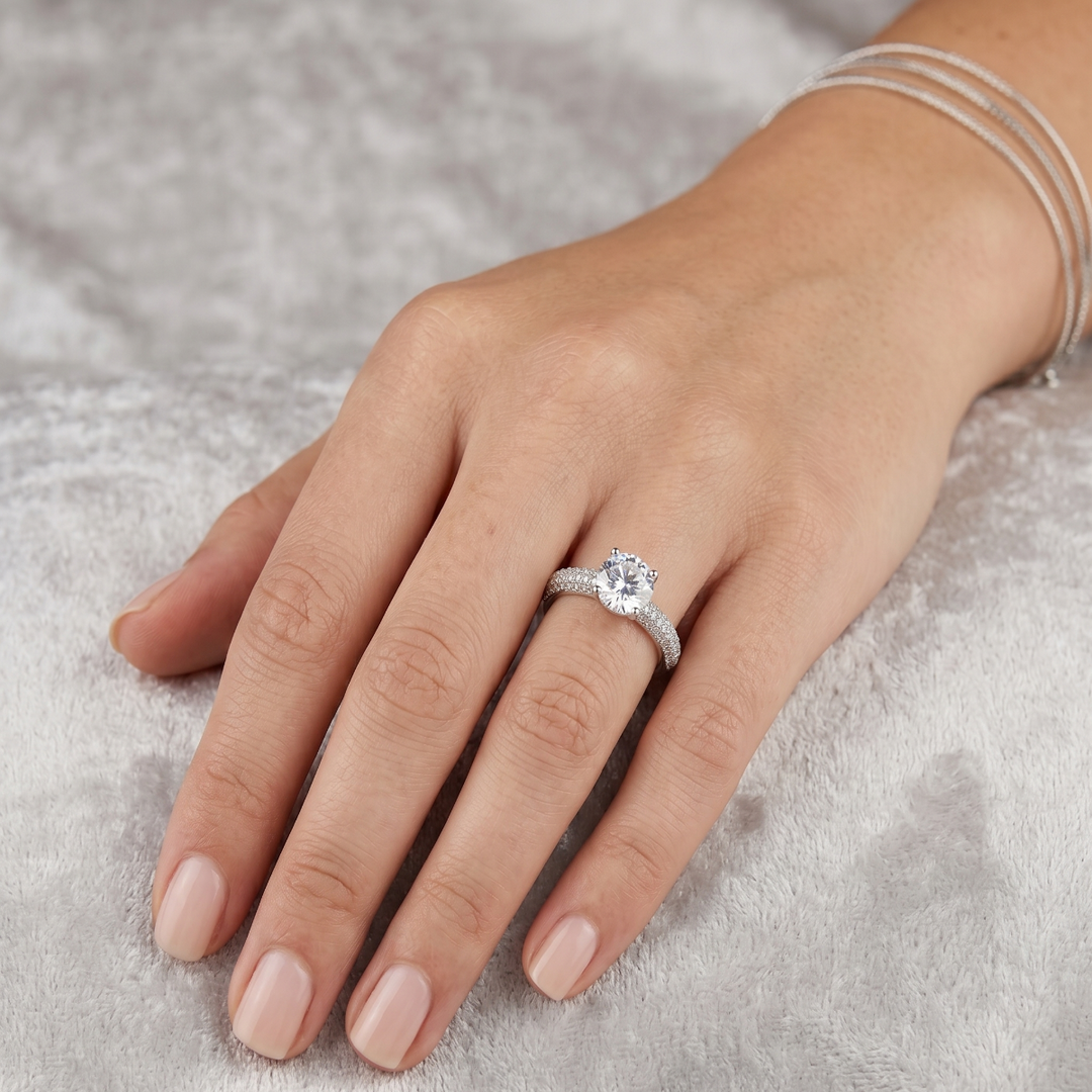 Stunning 925 Sterling Silver Solitaire Ring with Brilliant Cut Stone