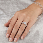 Stunning 925 Sterling Silver Solitaire Ring with Brilliant Cut Stone