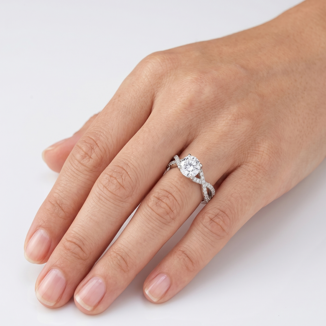 Stunning 925 Sterling Silver Solitaire Ring with Brilliant Cut Stone