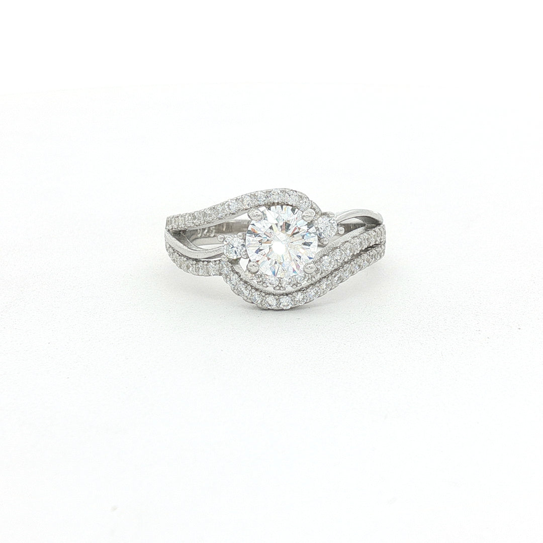 Stunning 925 Sterling Silver Solitaire Ring with Brilliant Cut Stone
