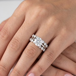 Load image into Gallery viewer, Stunning 925 Sterling Silver Solitaire Ring with Brilliant Cut Stone