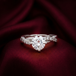 Load image into Gallery viewer, Stunning 925 Sterling Silver Solitaire Ring with Brilliant Cut Stone