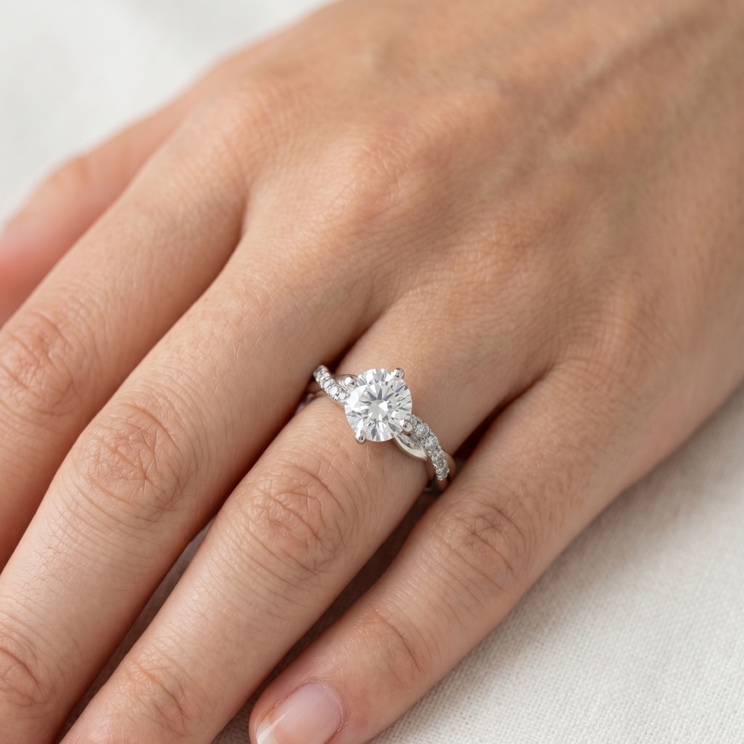 Stunning 925 Sterling Silver Solitaire Ring with Brilliant Cut Stone