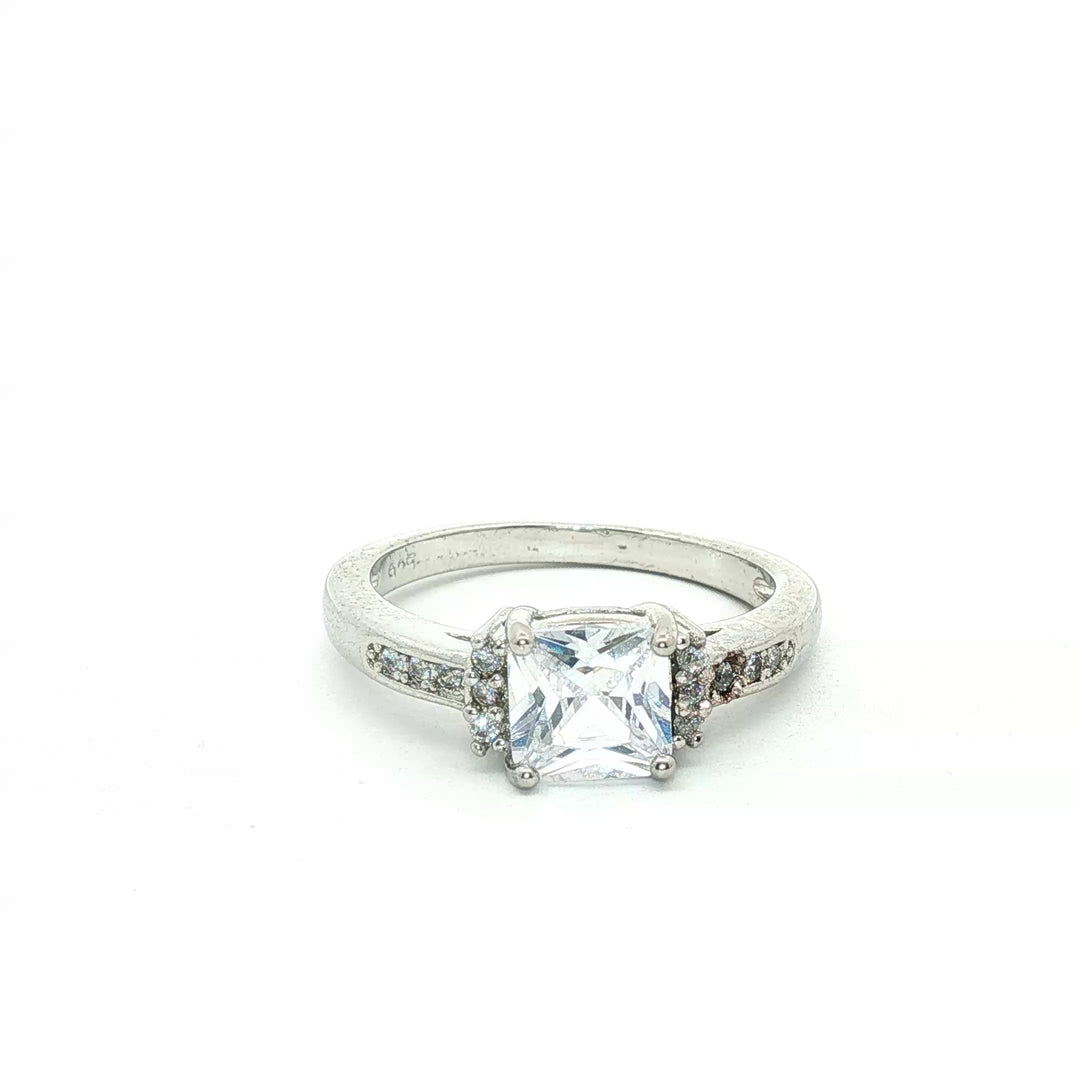925 Sterling Silver Solitaire CZ Diamond Ring Classic Elegance