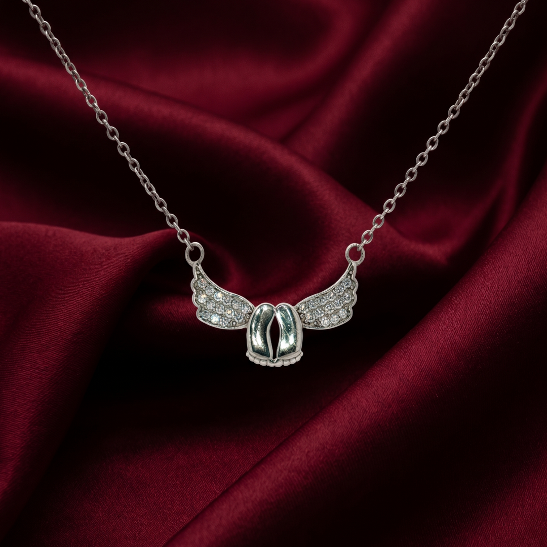 Elegant 925 Sterling Silver Pendant & Chain